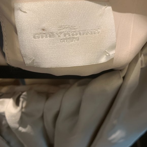 Greyhound Sleeveless Top - Picture 3 of 4